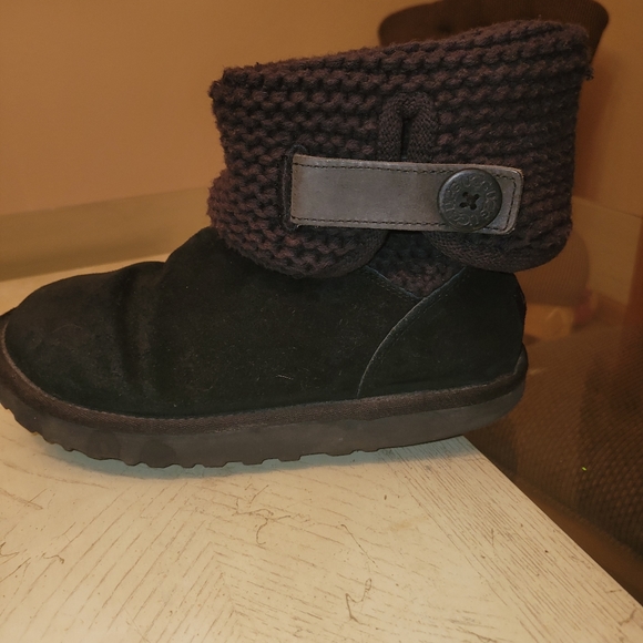 Uggs - Picture 8 of 8